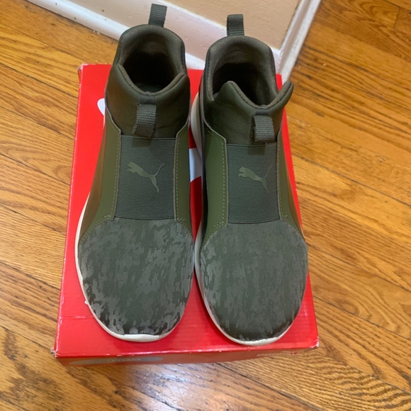 puma sneakers - Picture 2 of 5